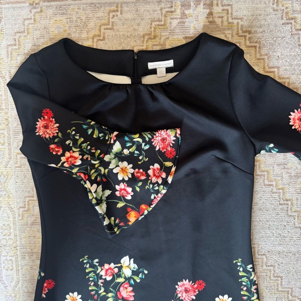 NY&Co New York & Company Dress Large Black Floral Bell Sleeve Shift Sheath EUC - Picture 2 of 6